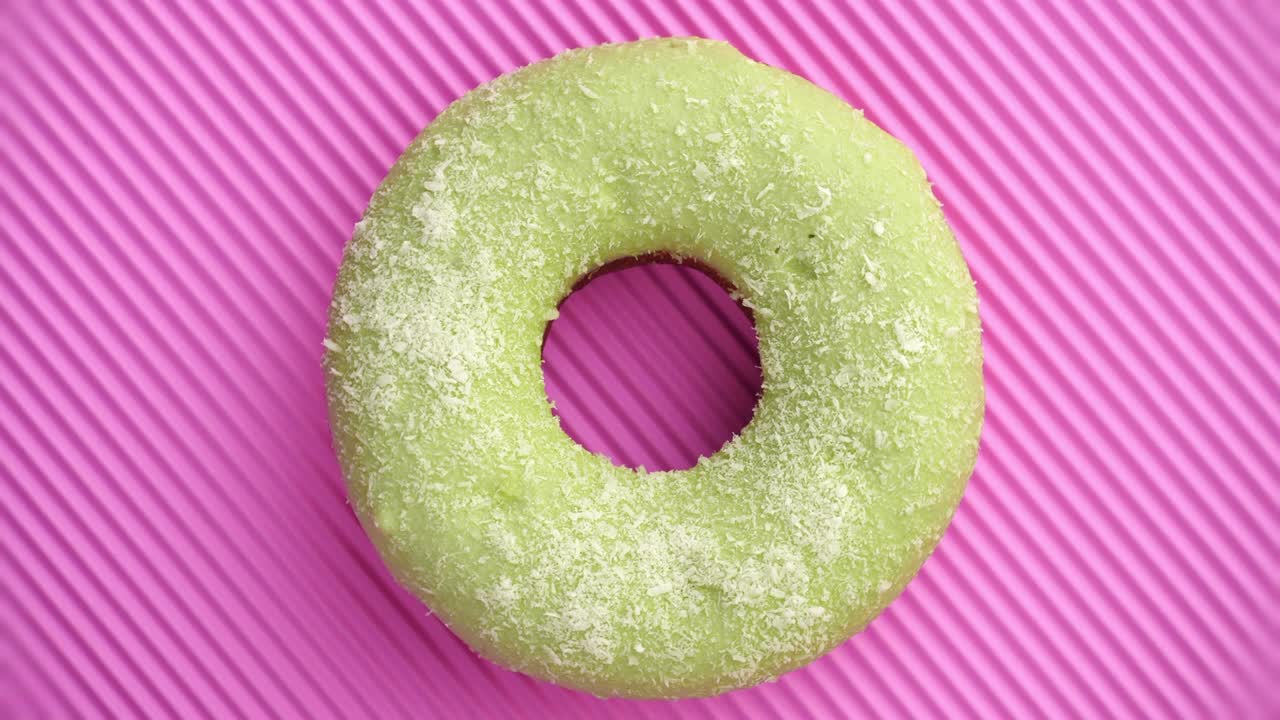 el donut está vidriado de cerca, con un bucle sin costuras.