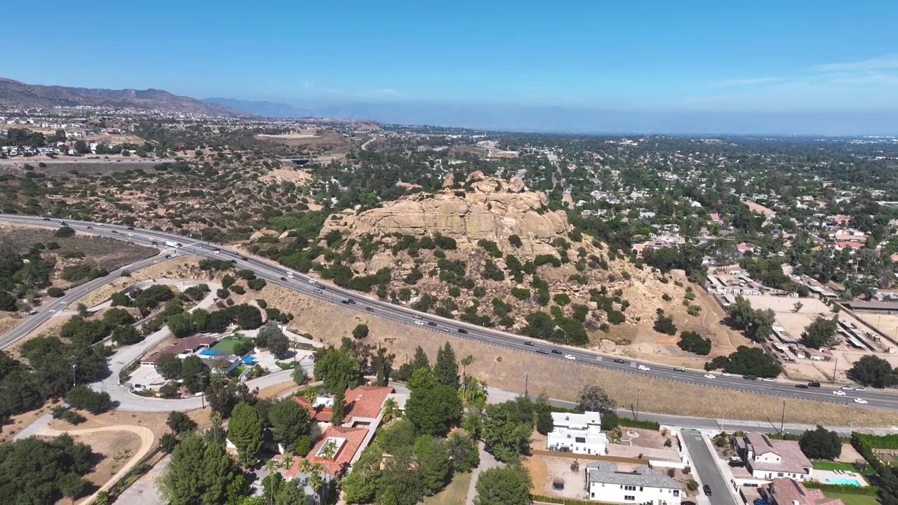 Veduta aerea dell'autostrada del Stoney Point Park nella soleggiata Chatsworth, Los Angeles.