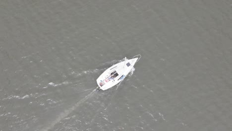 Segelboot-Vogelperspektive-Beim-Segeln-Auf-Dem-Hudson-River,-New-York