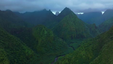 cloudy morning towering jagged mountain peaks vallee de tautira river tahiti island french polynesia aerial drone valley bay teahupoo mont rauiri aorai taiarapu taravao backward pan up parallax motion