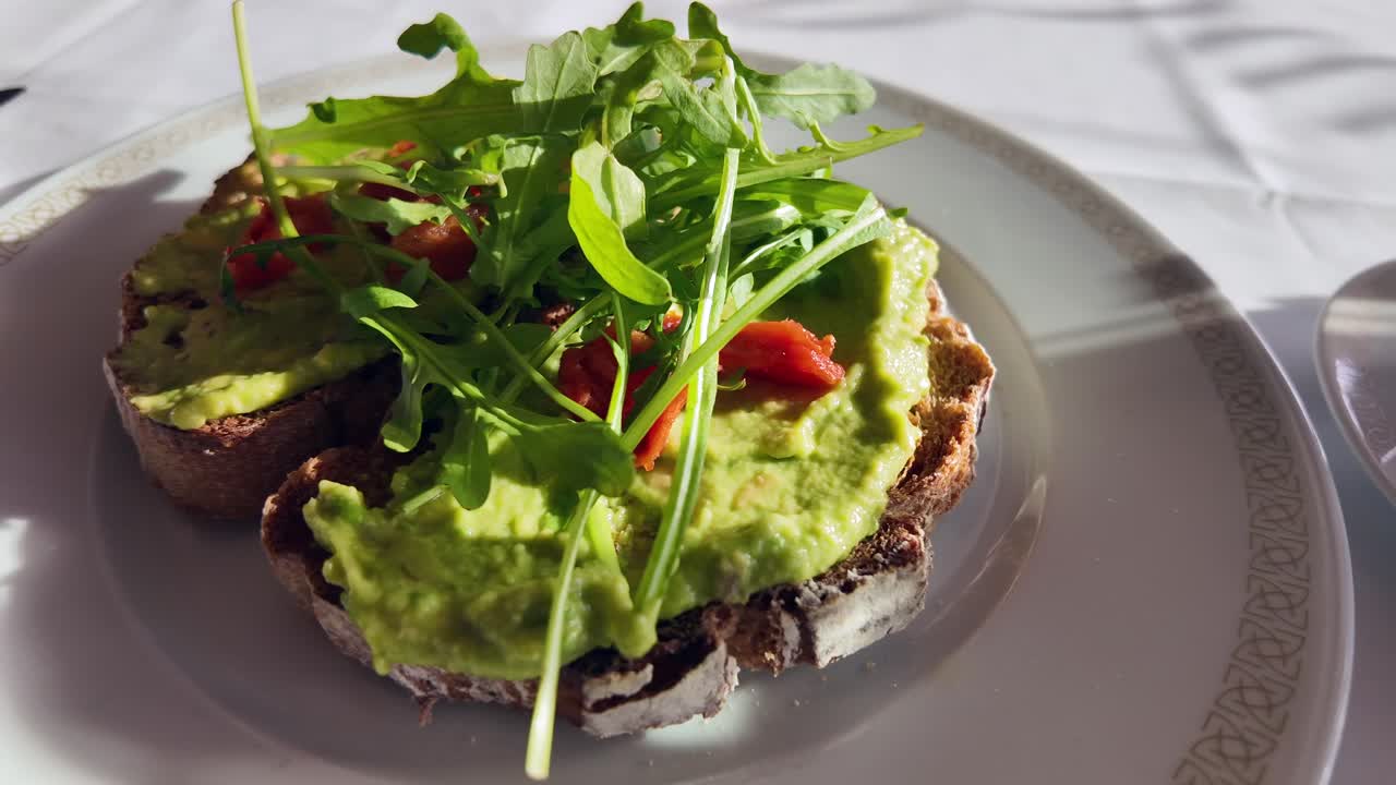 tostadas de aguacate