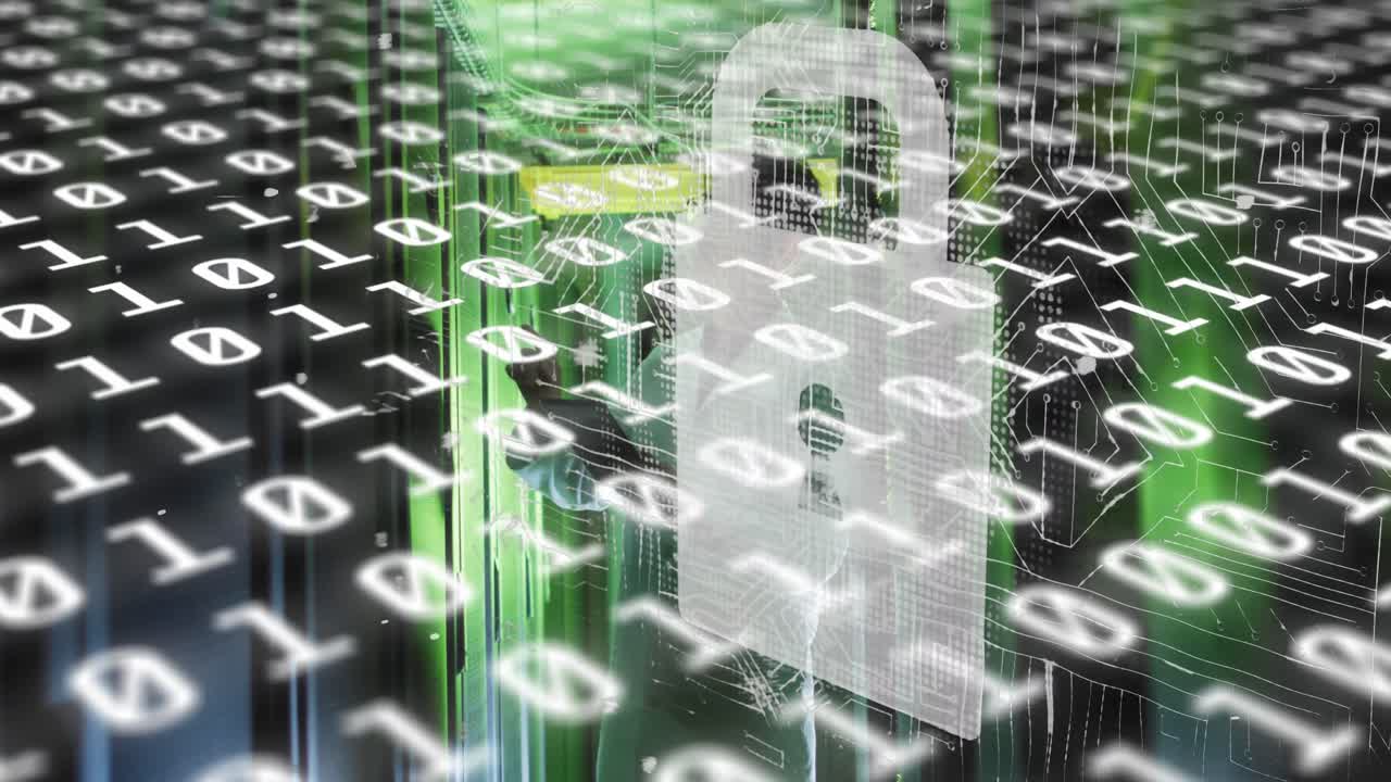 animación del procesamiento de datos sobre un trabajador masculino asiático en la sala del servidor