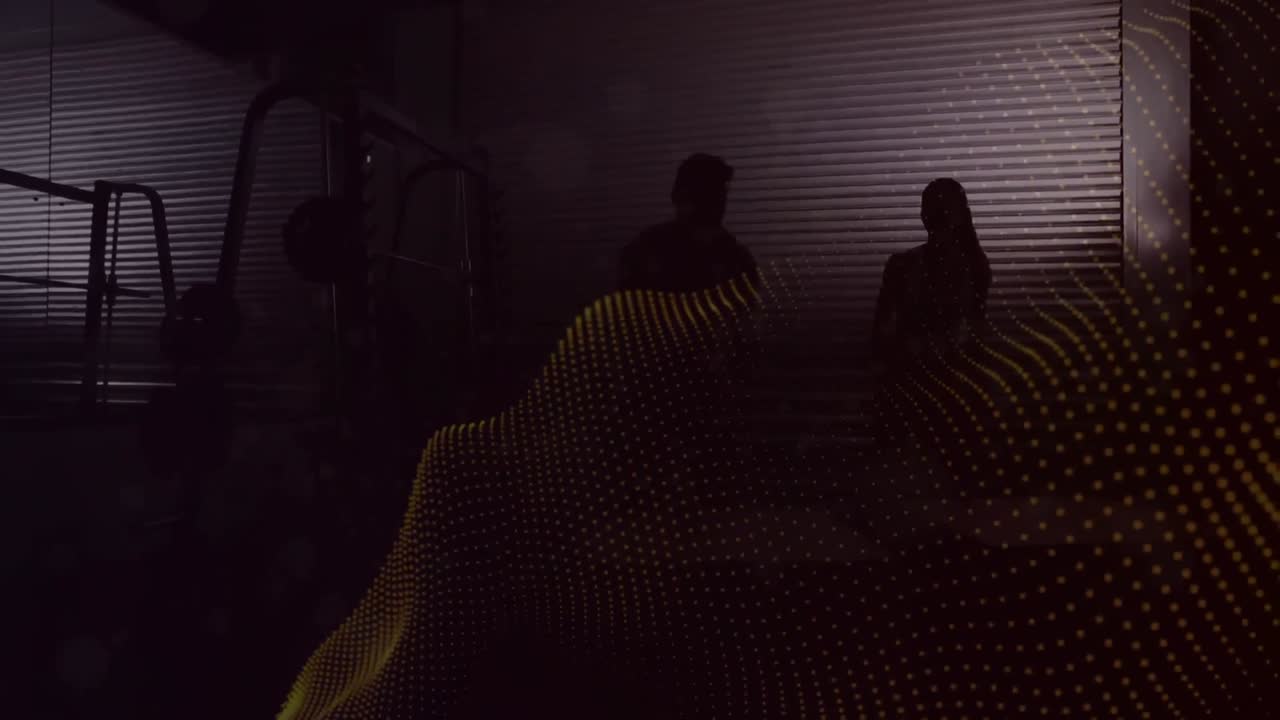 animación de puntos móviles sobre hombre y mujer en forma haciendo ejercicio en el gimnasio