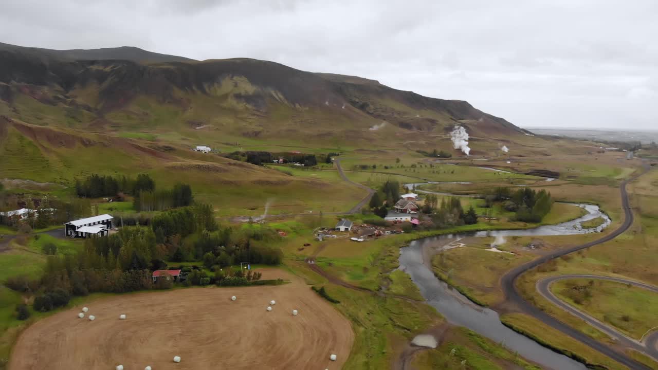 아이슬란드 레이캬달루르 계곡의 아름다운 공중