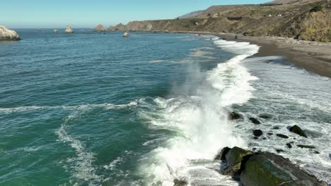 Ocean-beach,-Russian-River,-wave-crashing