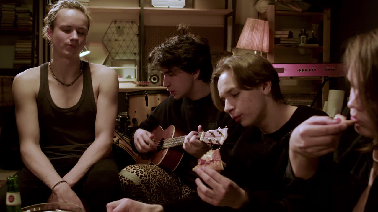 музыкальная группа в студии