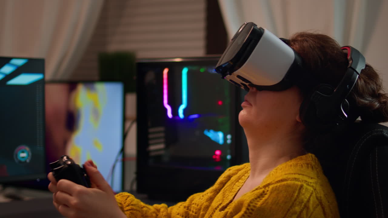 Giocatore professionista di cyber sport si rilassa giocando ai videogiochi con un visore VR