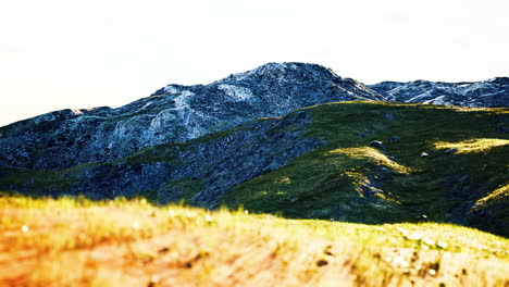 Sonnenuntergangfarben-Berghimmellandschaft