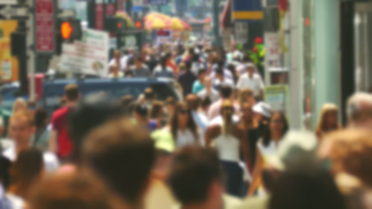 바쁜 도시 거리 군중