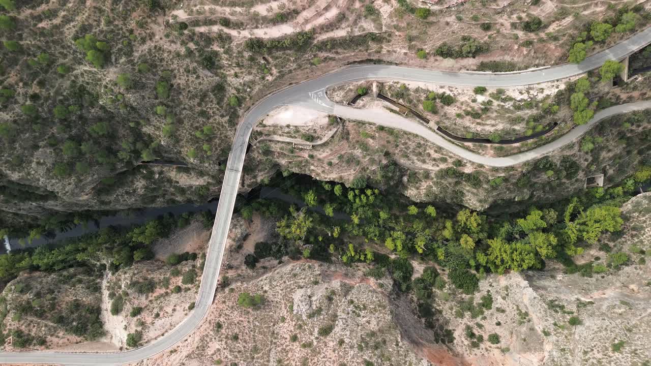 Drone view of Mundo River canyon, showcasing poplars and riparian trees in autumn colors, with a road and bridge in sight