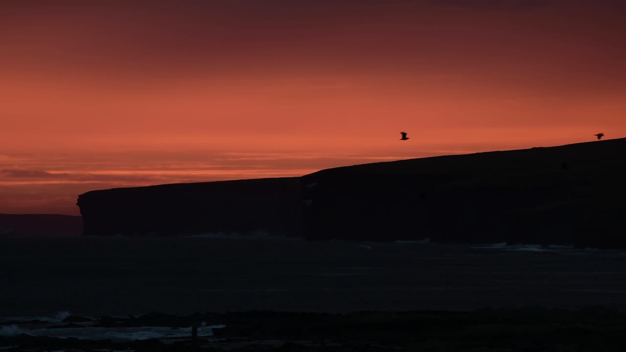 escocia amanecer sobre los acantilados