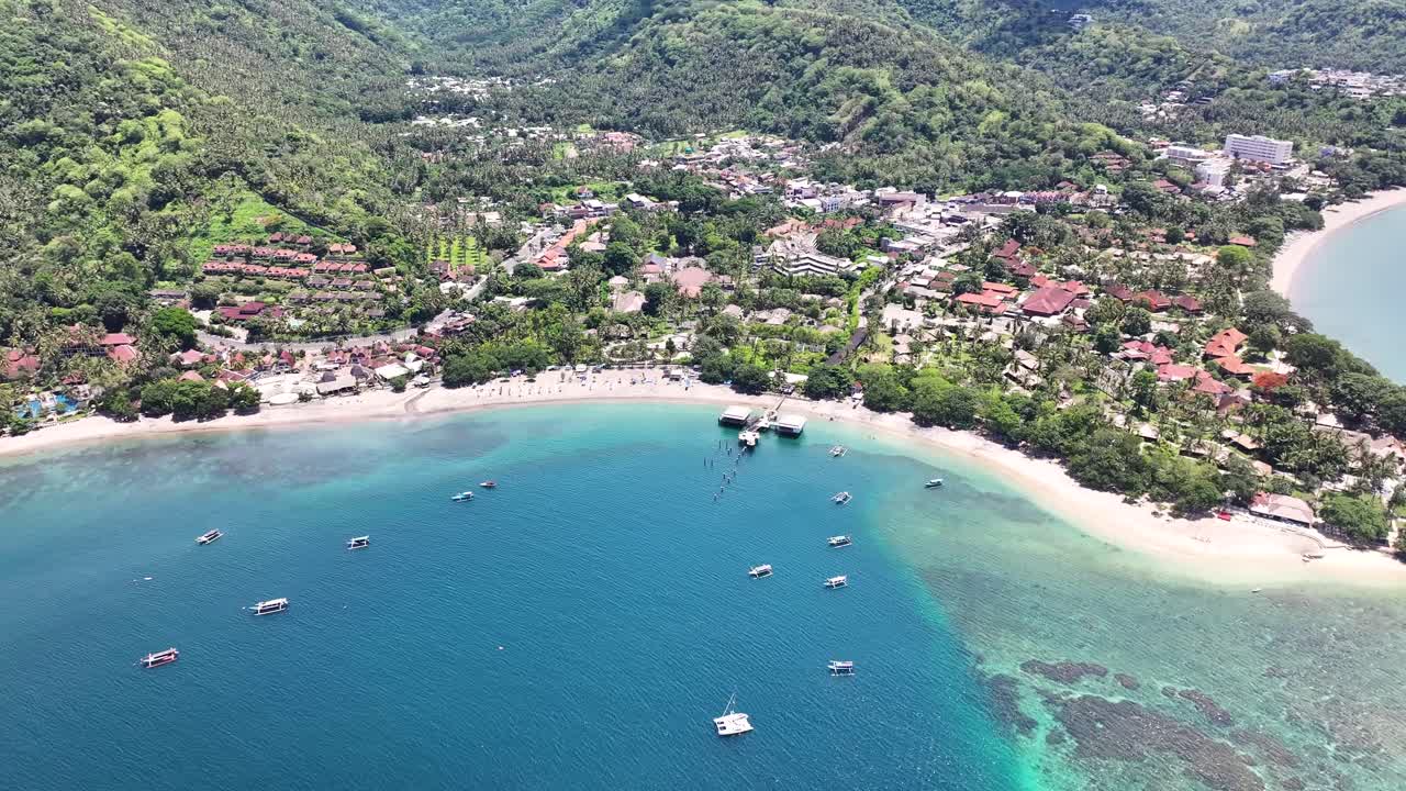 발리 의 열대 해변 도시 의 공중 사진