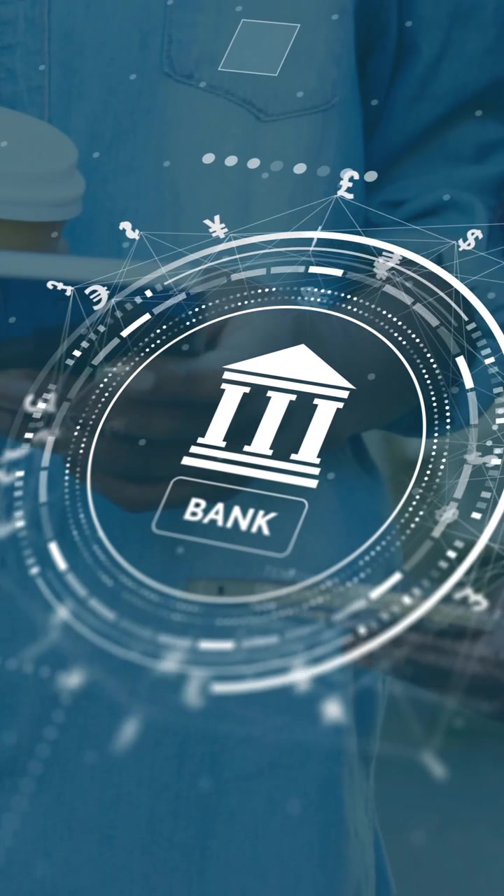 Akıllı telefon kullanan beyaz bir adamın üzerinde banka tabelası, ağ ve veri işleme animasyonu.