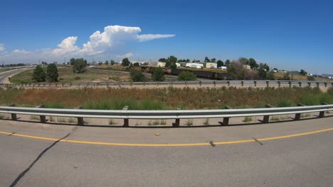 Rampa-De-Salida-Con-Un-Tren-Debajo