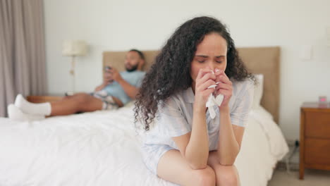 Triste,-Llanto-Y-Divorcio-Con-Pareja-En-El-Dormitorio.