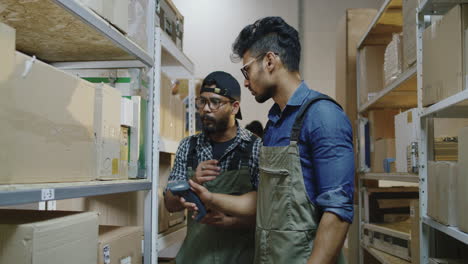 warehouse workers scanning inventory