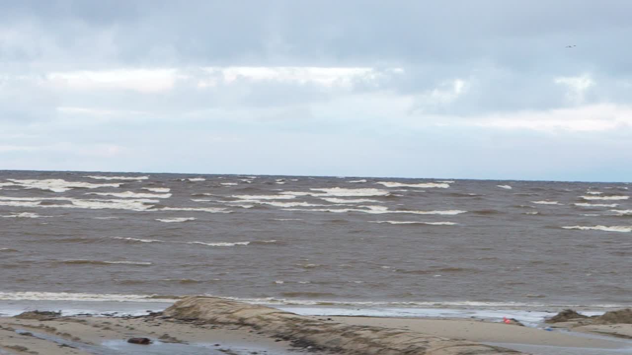 бурная береговая линия океана