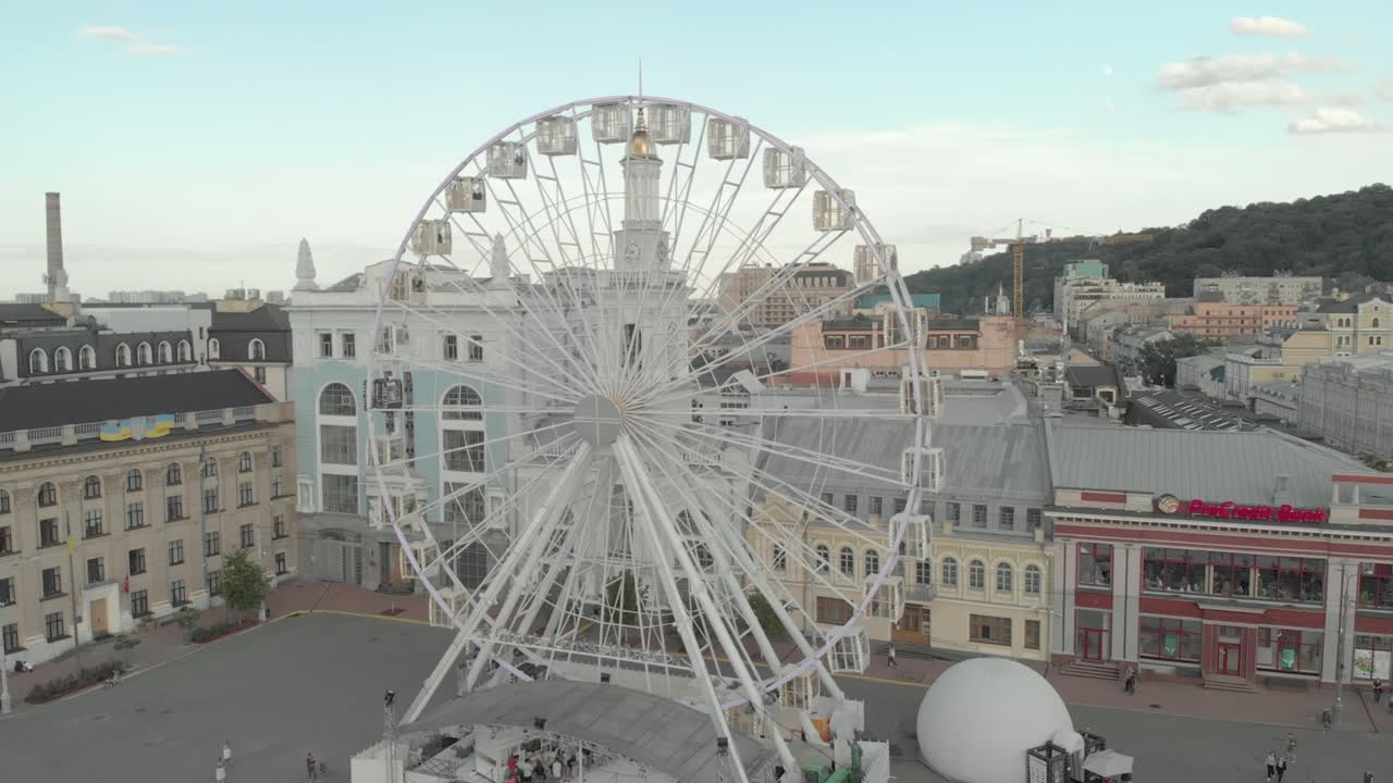 колесо обозрения в киеве, украина. взгляд с воздуха