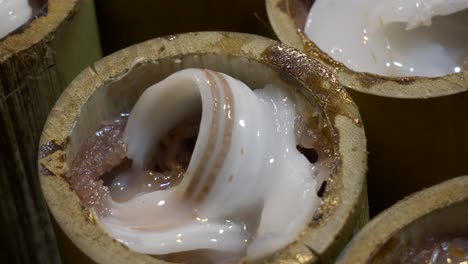 desierto de bambú en el puesto de comida de la calle mercado nocturno para la venta receta cocina sabrosa dulce