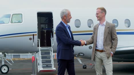 businessmen shaking hands with each other 4k