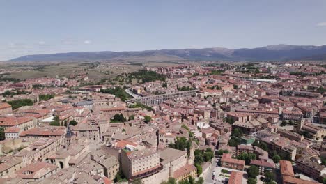 Dichtes-Stadtbild-Von-Segovia-An-Sonnigen-Tagen