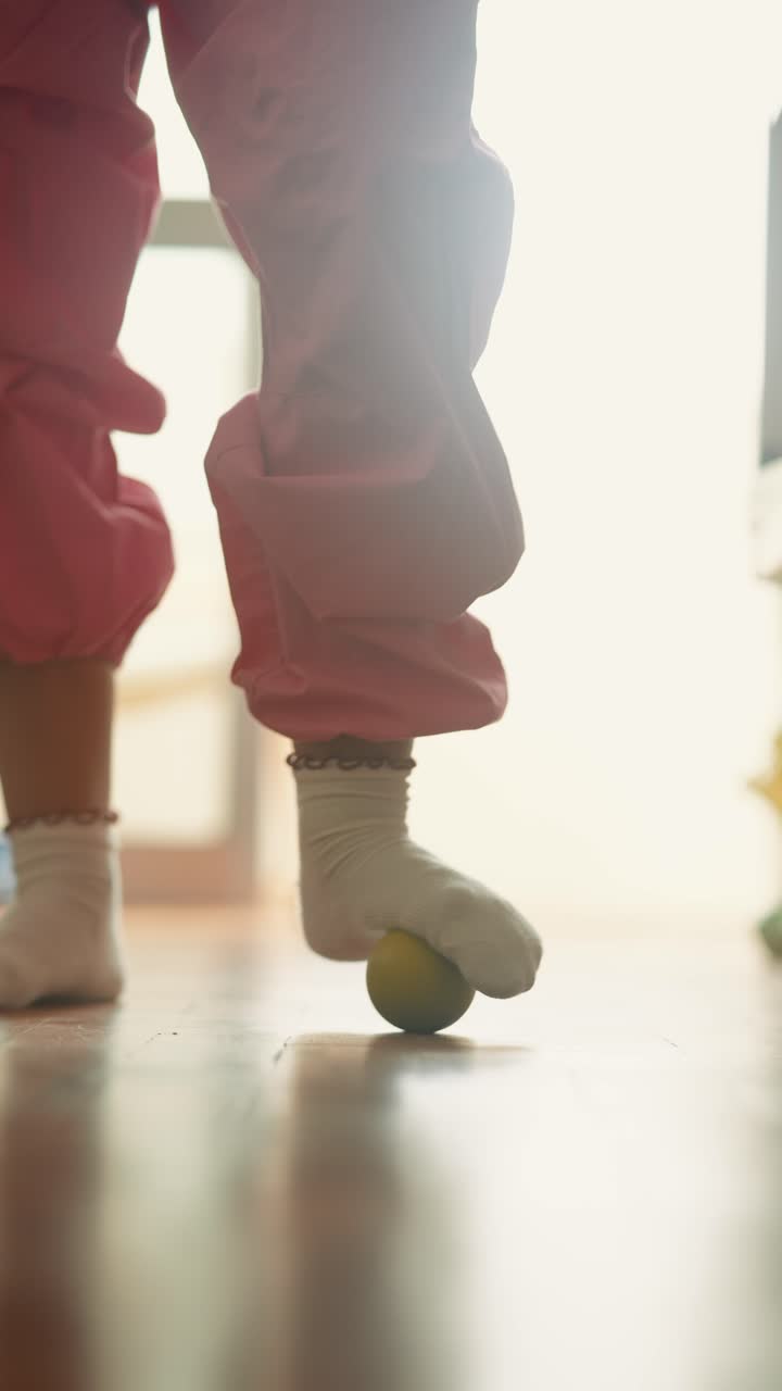 Child Balancing Ball with Foot