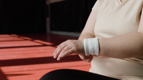 Woman-wearing-sweat-band