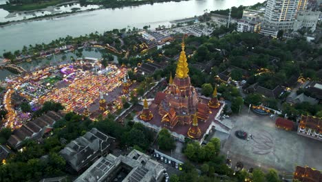 Vista-Aérea-De-Drones-Del-Templo-De-La-Pagoda-Dorada-Jinghong-En-Xishuangbanna,-China