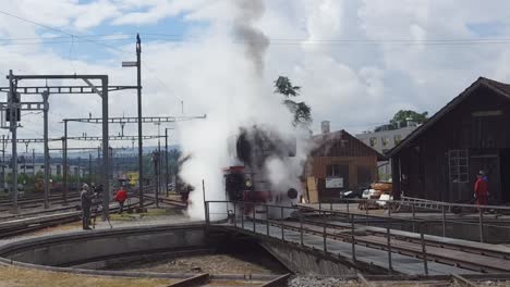 Pacific-Br01-01-202-Tren-Locomotora-A-Vapor-Viajando-A-Campo-Traviesa-En-Suiza