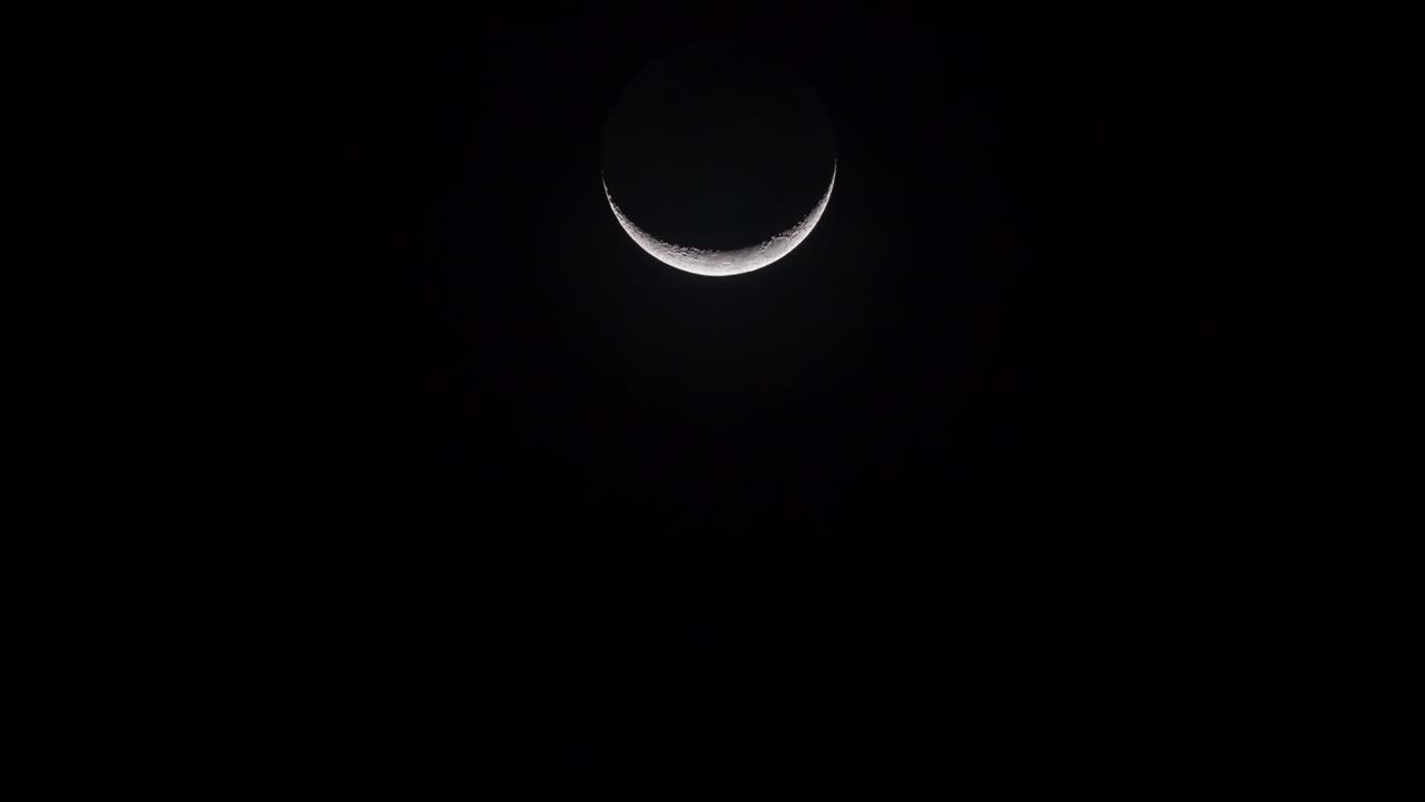 vista de cerca de la luna en movimiento 4k lapso de tiempo