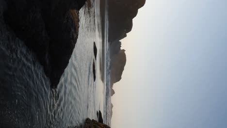 disparo vertical de pozas de marea en la playa de bandon en oregon