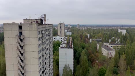 Disparo-De-Drones-De-Edificios-Destruidos-En-La-Ciudad-Abandonada-De-Pripyat-En-Ucrania---Desastre-De-Chernobyl---Antena