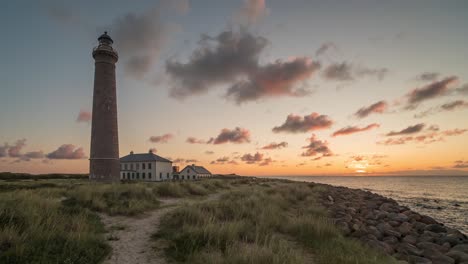 Ein-Ruhiger-Und-Faszinierender-Blick-Auf-Den-Leuchtturm-Von-Skagen-In-Jütland,-Dänemark-–-Zeitraffer