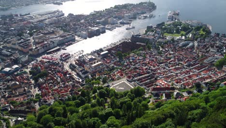 bergen is a city and municipality in hordaland on the west coast of norway. bergen is the second-largest city in norway.