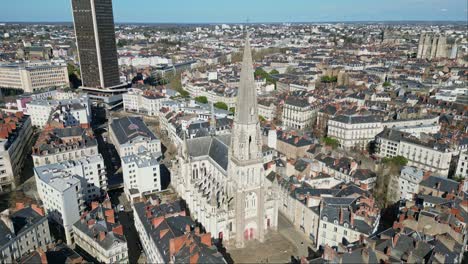 Basilika-Saint-Nicolas-Und-Bretagne-Turm,-Nantes-In-Frankreich