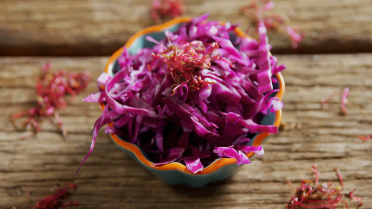 repollo triturado en el tazón 4k