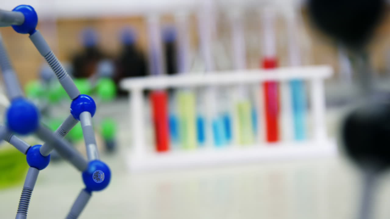 animación de la vieja escuela contra el nuevo texto de la escuela sobre el laboratorio de la escuela