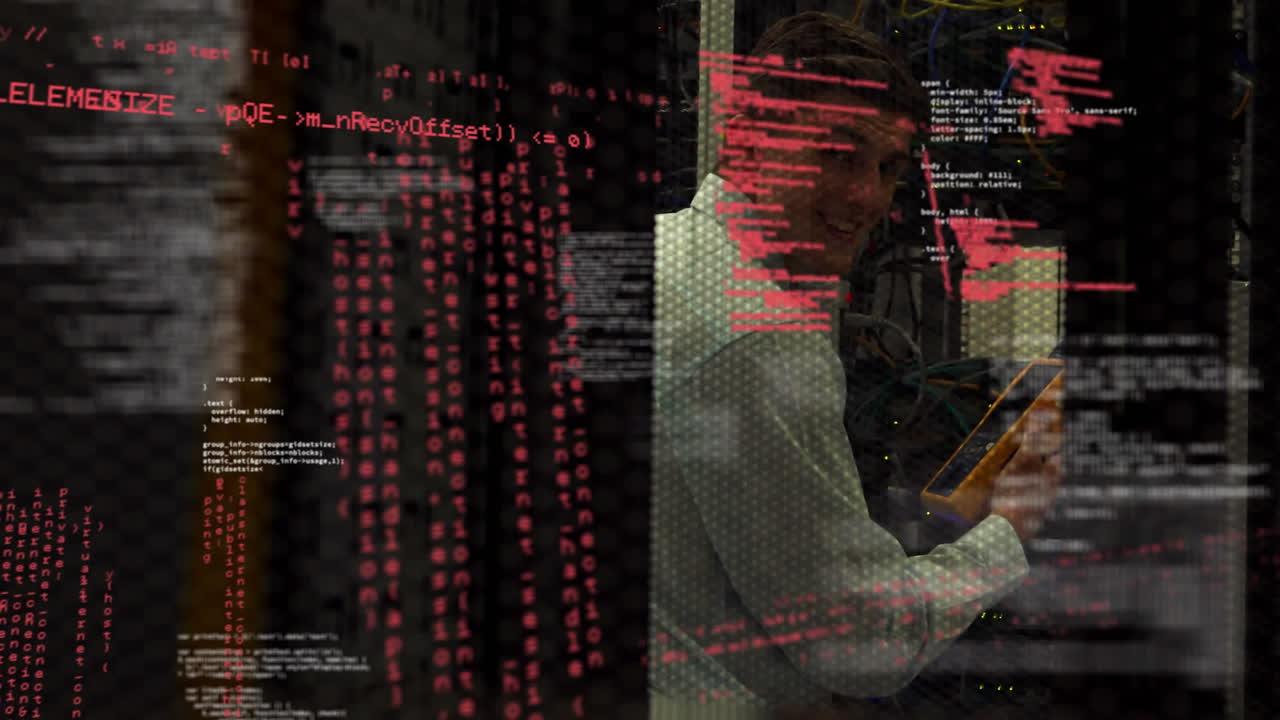 composición digital del procesamiento de datos contra el hombre que trabaja en la sala de servidores