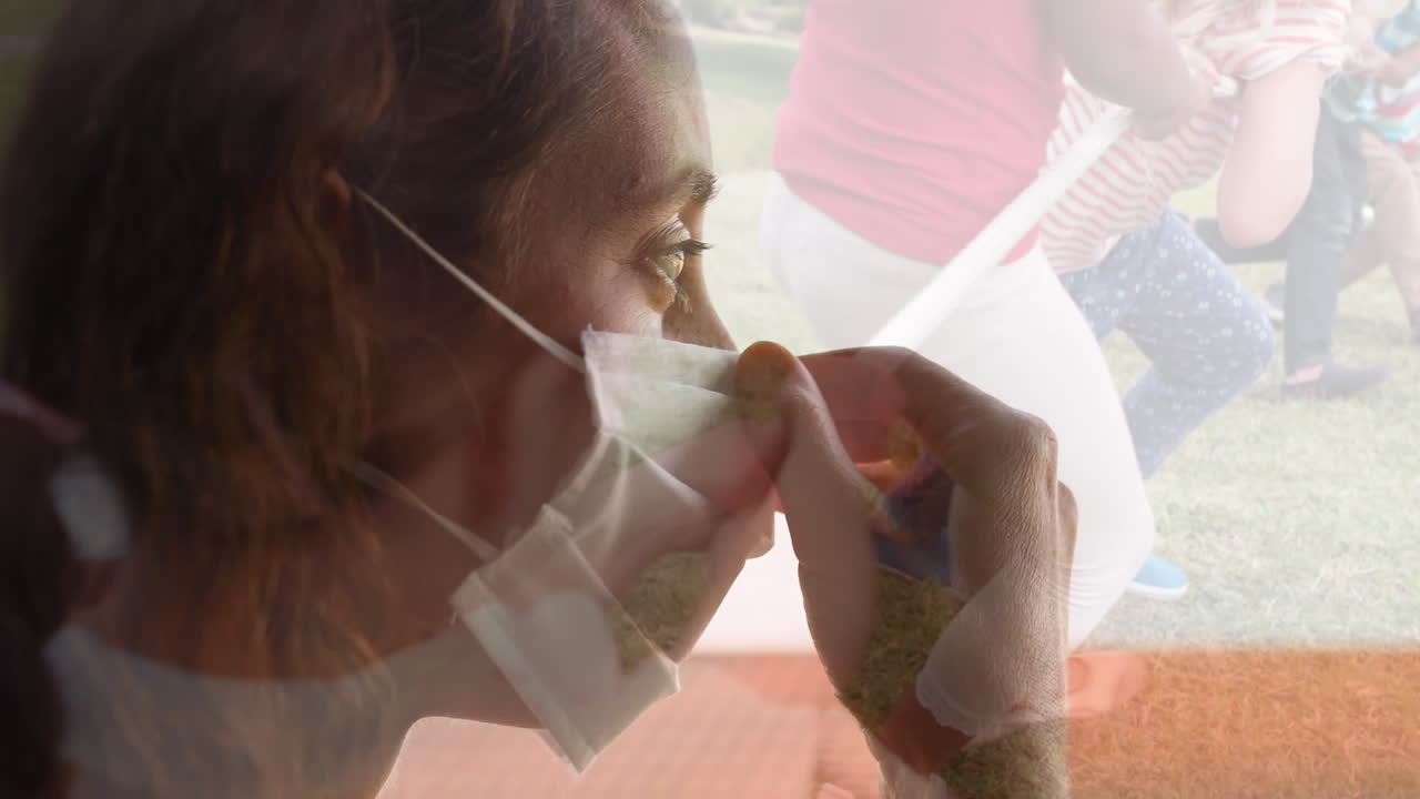 ⁇ 줄을 당기는 어린이 위에 얼굴 마스크를 착용 한 여성의 애니메이션