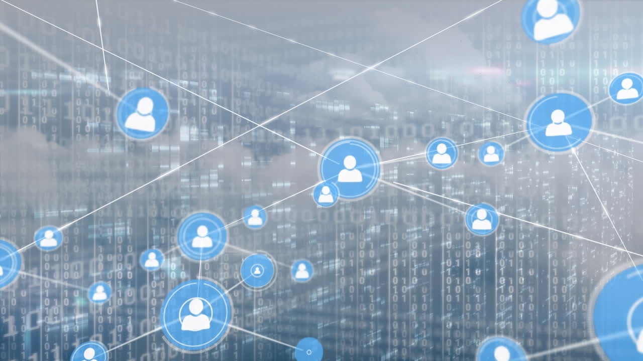 Animazione di una rete di connessioni con icone su elaborazione dati e cielo con nuvole.