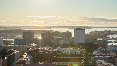 Zeitraffer-Des-Merihaka-Viertels-Von-Der-Kallio-Kirche-Aus,-Herbsttag-In-Helsinki