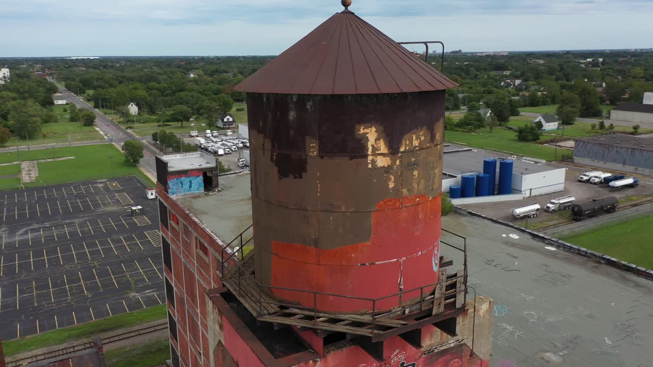 torre de agua circular 4k en detroit