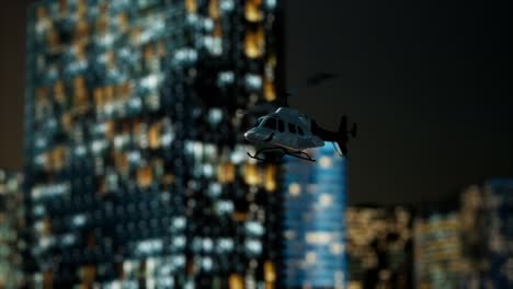 helicóptero en cámara lenta cerca de los rascacielos por la noche