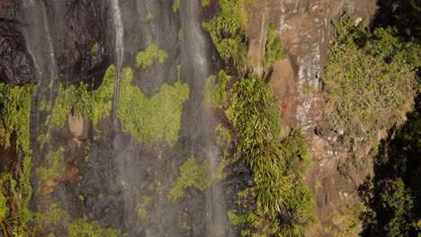 Vista-Cercana-De-Morans-Falls-A-La-Luz-De-La-Tarde,-Parque-Nacional-Lamington,-Borde-Escénico,-Queensland,-Australia