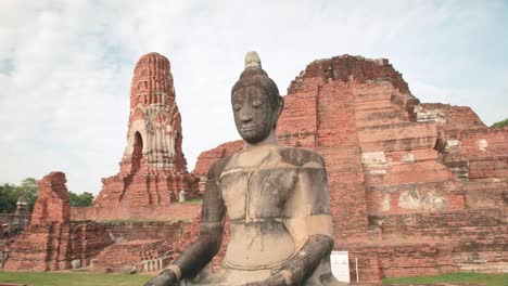 Buddhist-Statue-at-Wat-That-Maha-in-Ayutthaya,-Thailand