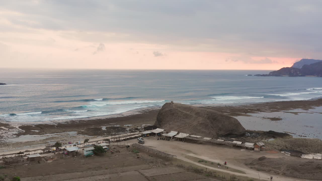 пасмурный закат на сегере возле куты на ломбоке
