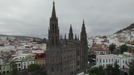 Aerial-Dolly-Towards-Tower-On-Church-of-San-Juan-Bautista