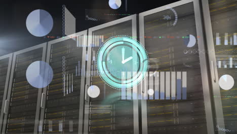 animación de reloj, gráficos y jabalíes comerciales sobre el rack del servidor contra un fondo abstracto