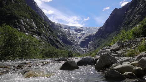 Hermosa-Naturaleza-Noruega-Glaciar-Kjenndalsbreen.