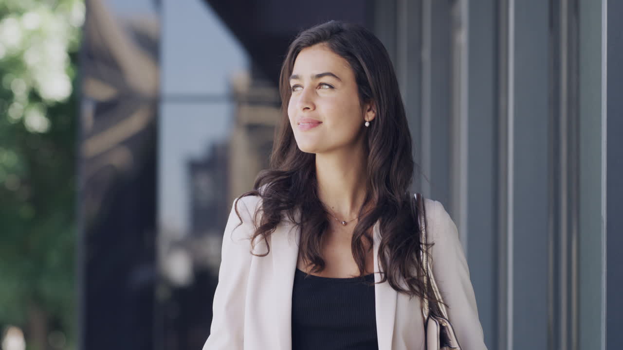 muévete y hazlo grande.